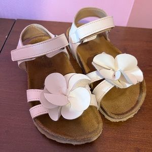 Girls' White Flower Strap Sandals